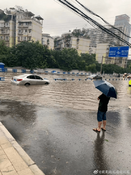 郑州暴雨，从看海到城市韧性，一场关于生存的全民大课