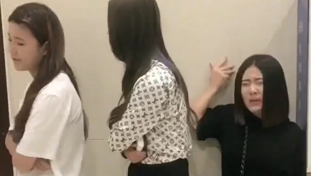 女子上厕所回来需重新排队崩溃大哭，这件事，我们都可能遇上过