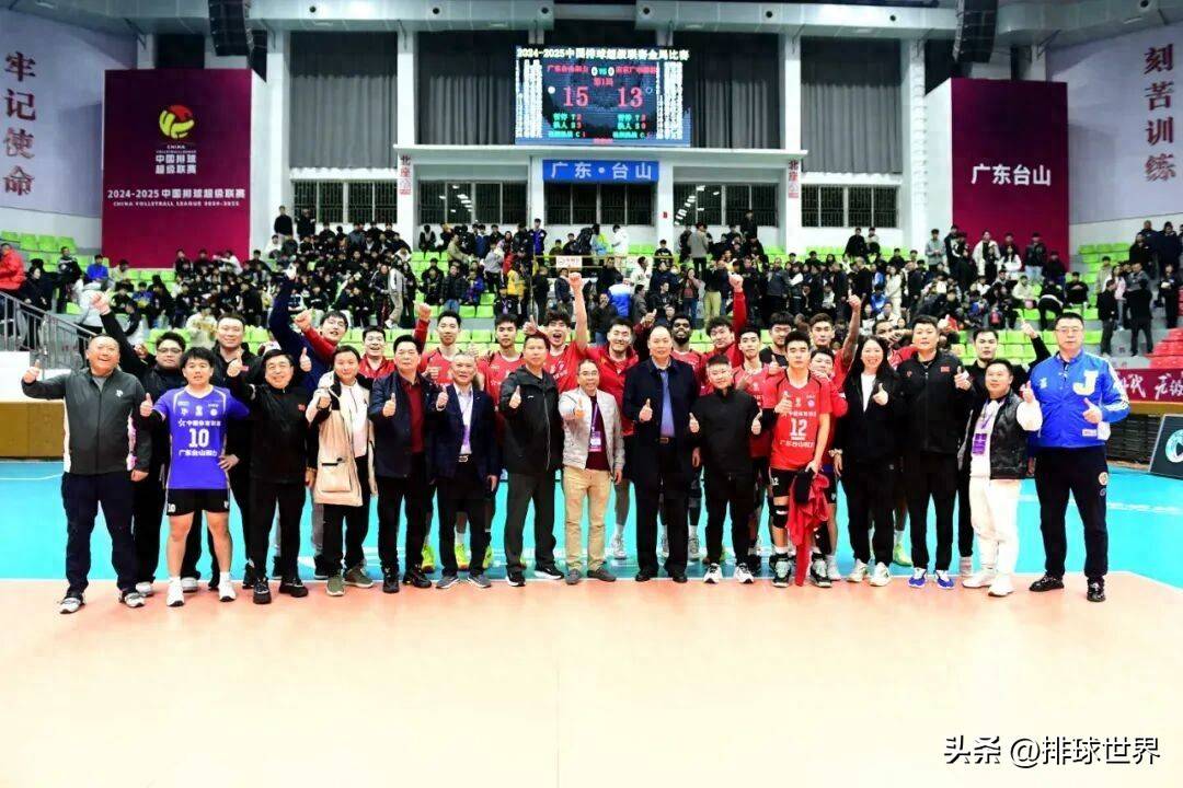 广东男排vs广东女排,同片球场,两种风景 广东男排vs广东女排,同片球场,两种风景